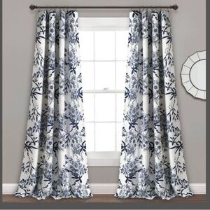 Nwot Lush Decor Floral Blue and White Curtains 2 Pack